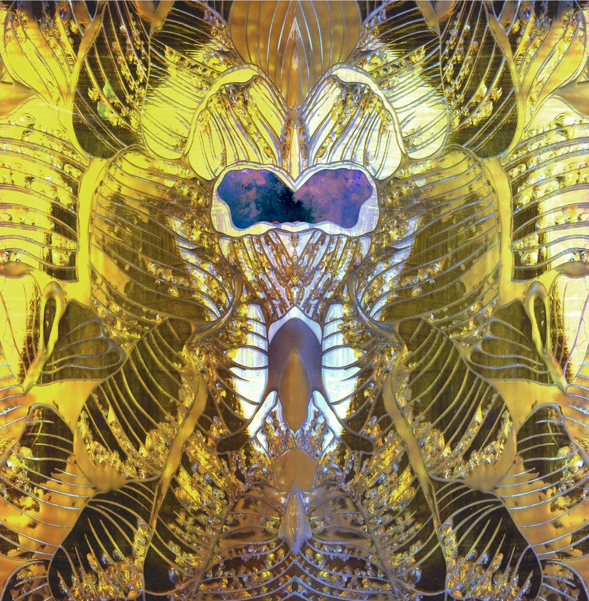 Specchio giallo/bronzo scolpito e bassorilievo